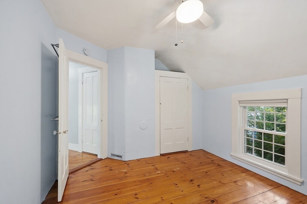 Building Photo - 9 Maple Ct