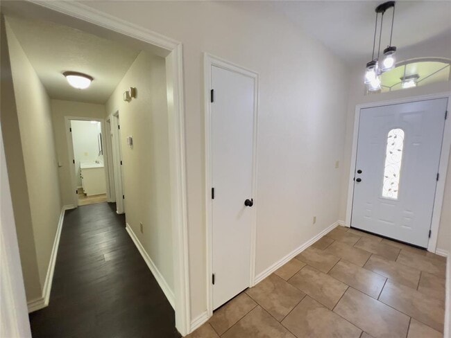 Building Photo - 11800 Kingsridge Terrace