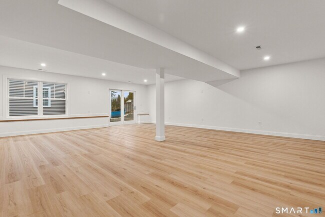 Building Photo - 108 New England Ave