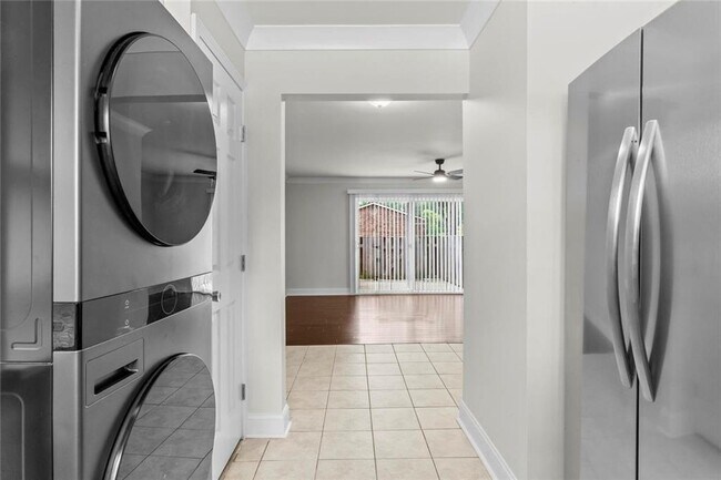 Building Photo - 5621 Kingsport Dr