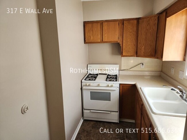 Building Photo - 317 E Wall Ave