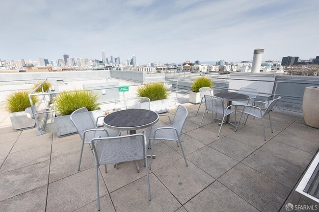 Building Photo - 451 Kansas St