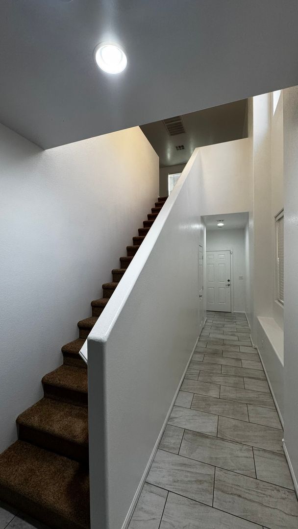 Building Photo - NW 3 BDRM Plus Loft