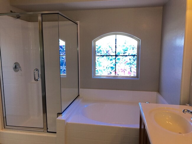 Building Photo - Coming Soon - 3 Story Town Home - Gated Community / Pool