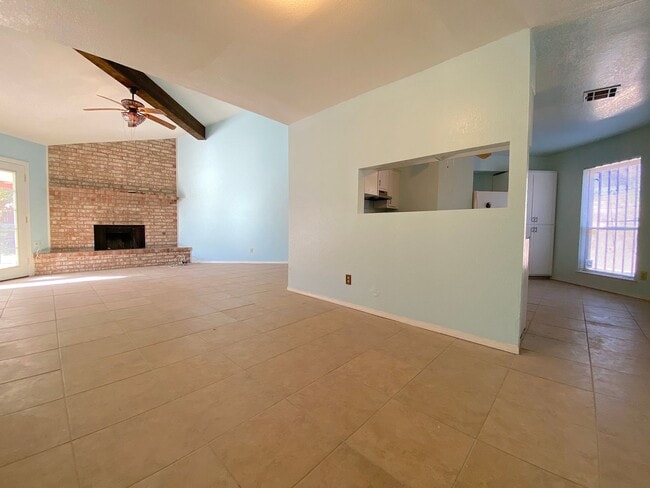 Building Photo - West El Paso 3 bed refrig A/C Home
