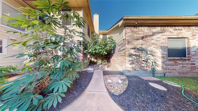 Building Photo - 17319 Jackson Pines Dr