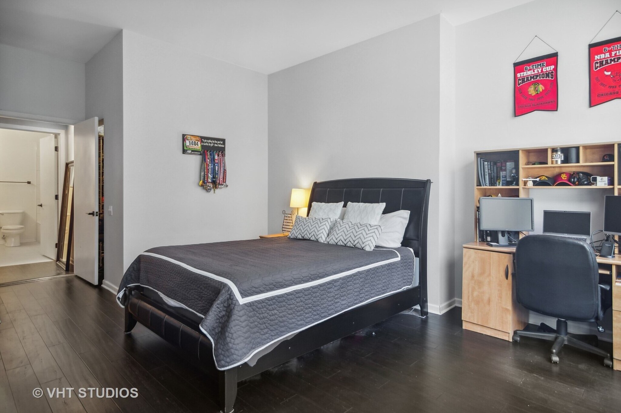 Building Photo - 705 S Clark St