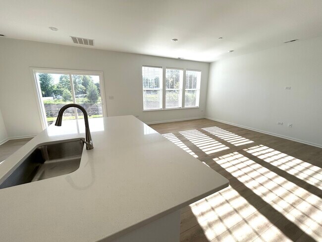 Building Photo - 612 Cassia Ct