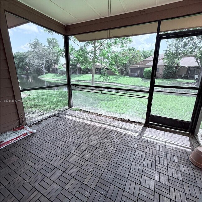 Building Photo - 6183 Live Oak Ct