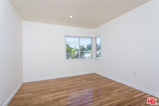 Building Photo - 5400 W 82nd St