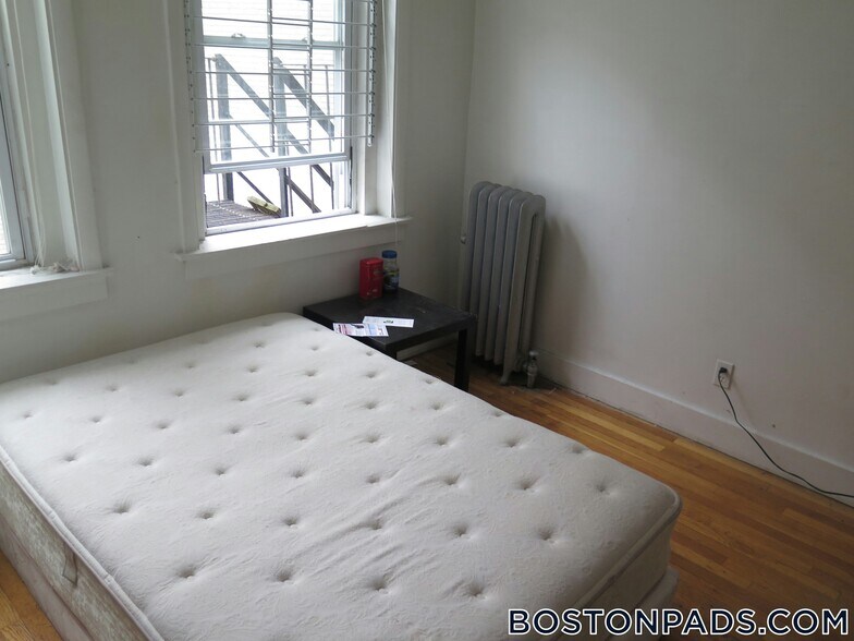 Building Photo - 149 Park Dr