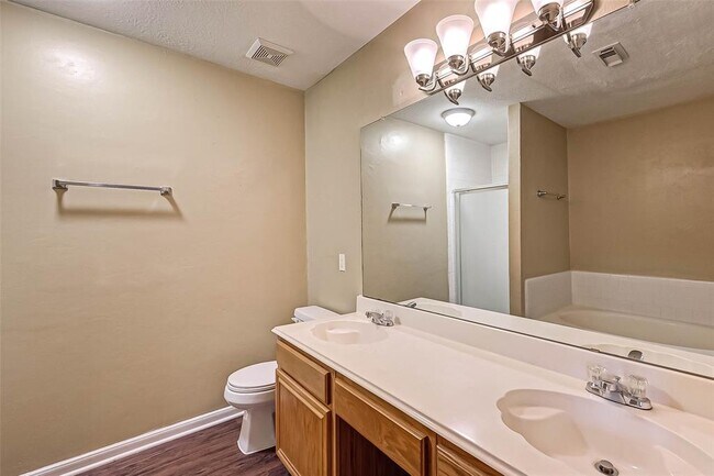 Building Photo - 28811 Stapleford St