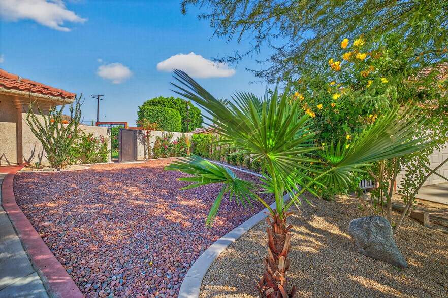 Building Photo - 78390 Cameo Dunes Pl