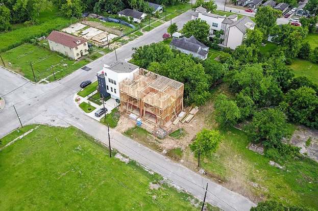 Building Photo - 2422 Hadley St