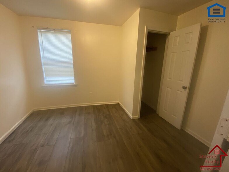 Building Photo - 4324 Grand Ave