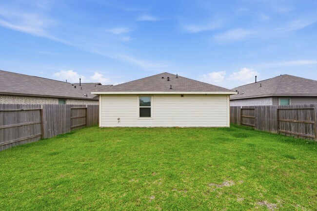 Building Photo - 235 River Grv Ct