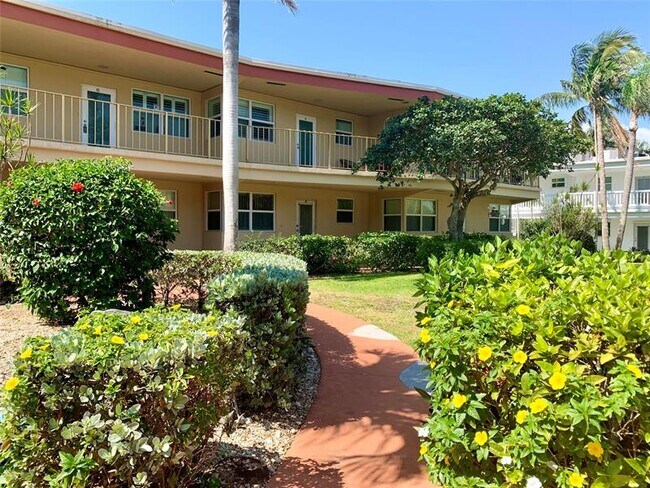 Building Photo - 930 Osceola Dr