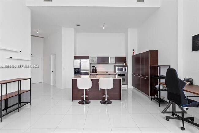 Building Photo - 1900 N Bayshore Dr