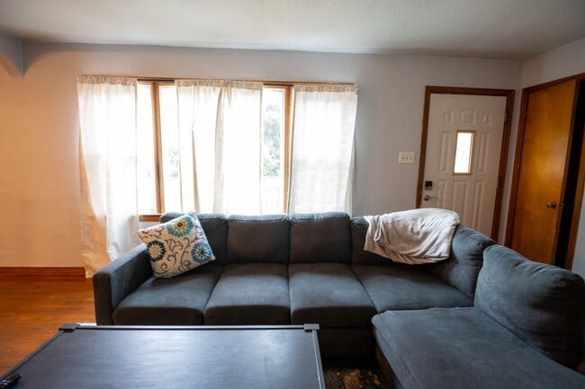 Building Photo - 1311 Paris Rd