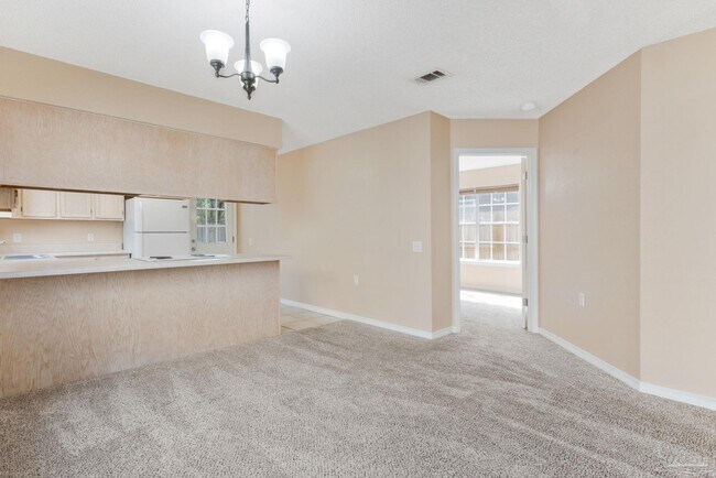 Building Photo - 139 Wildflower Ln