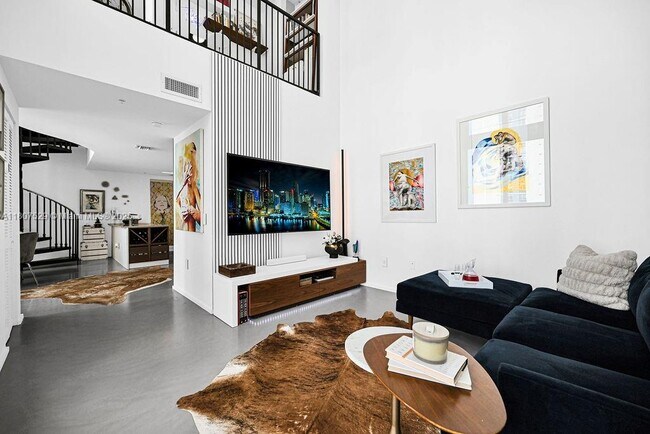 Building Photo - 300 S Biscayne Blvd