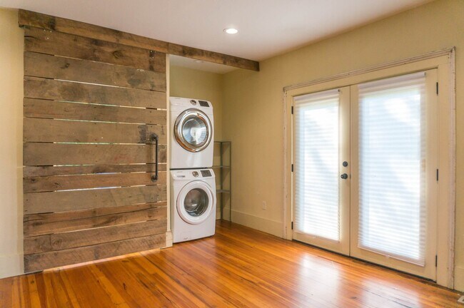 Building Photo - Gorgeous Rustic Renovation in Chicken Hill