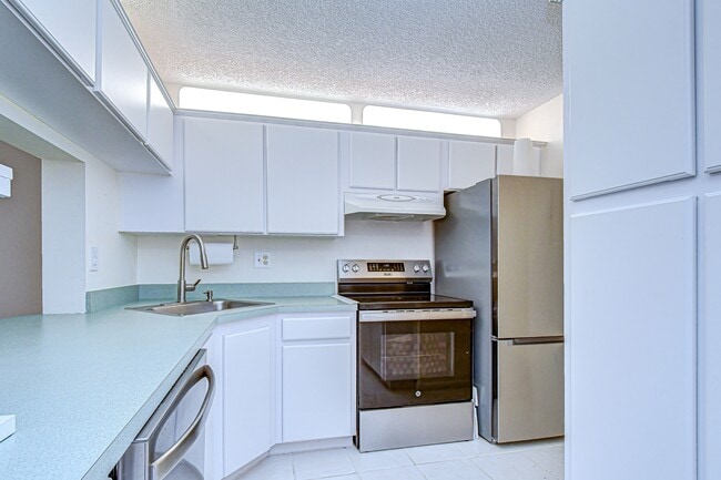 Building Photo - 3161 Lake Pine Way S