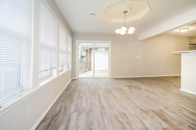 Building Photo - 800 Plaza Dr