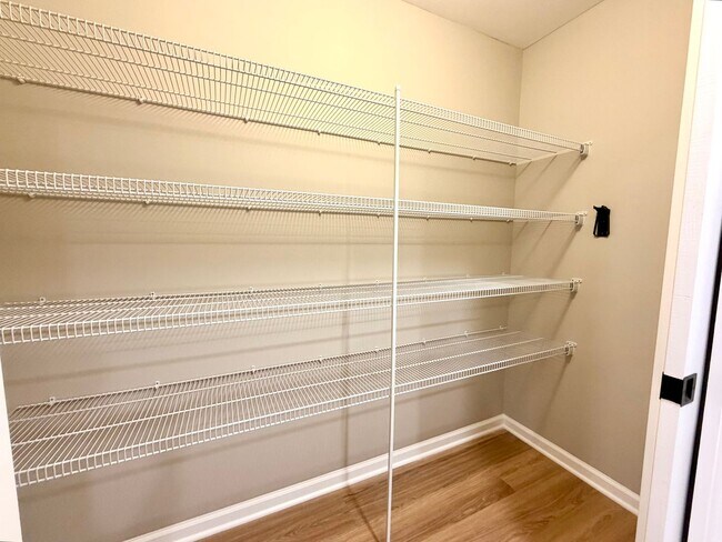 Building Photo - 511 Glenstone Springs Dr