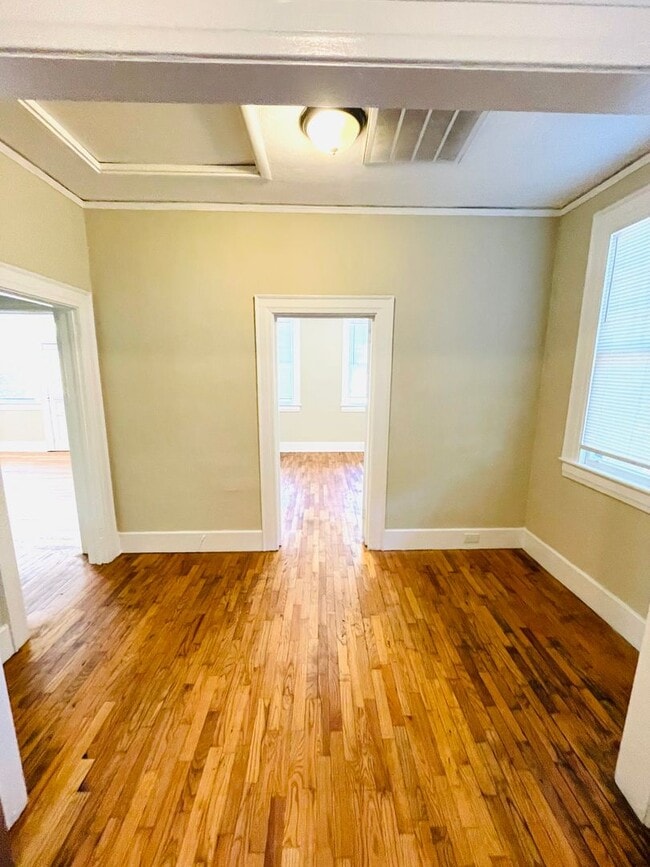 Building Photo - ** 3 Bed 2 Bath located in Capitol Heights...