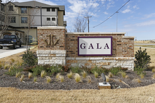 Building Photo - Gala at Oak Crest