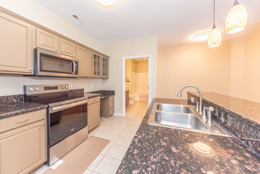 Building Photo - 301 Scio Village Ct