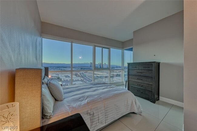 Building Photo - 4575 Dean Martin Dr