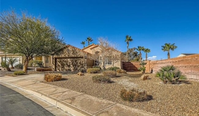 Building Photo - BEAUTIFUL 3 BEDROOM 2 FULL BATHS SINGLE ST...