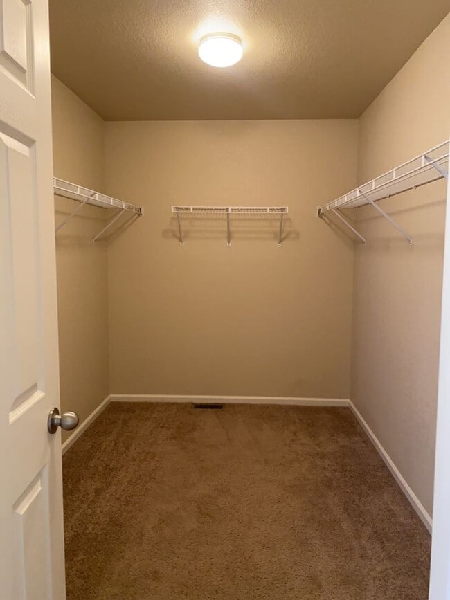 Building Photo - Beautiful 2-Story home near Ft Collins Country Club with easy access to I-25.