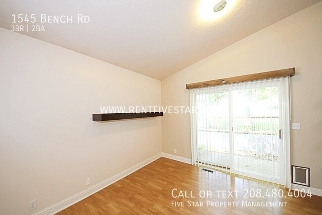 Building Photo - 1545 Bench Rd