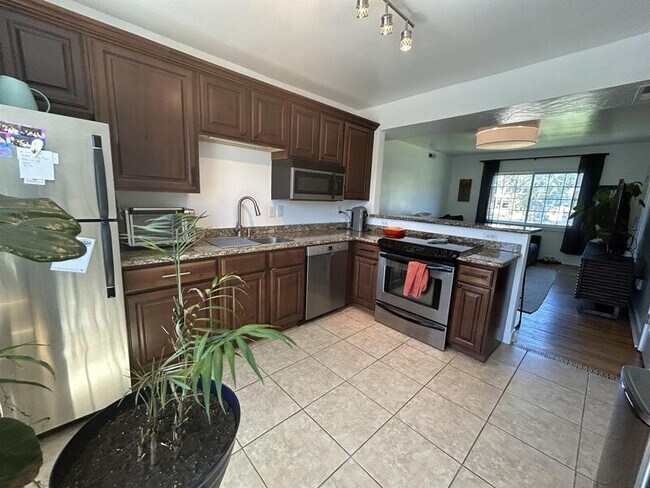 Building Photo - 808 E 300 S