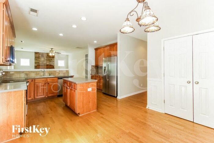 Building Photo - 4015 Shadetree Dr