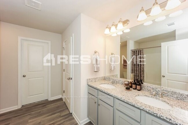 Building Photo - 1028 Bluecoat Cir