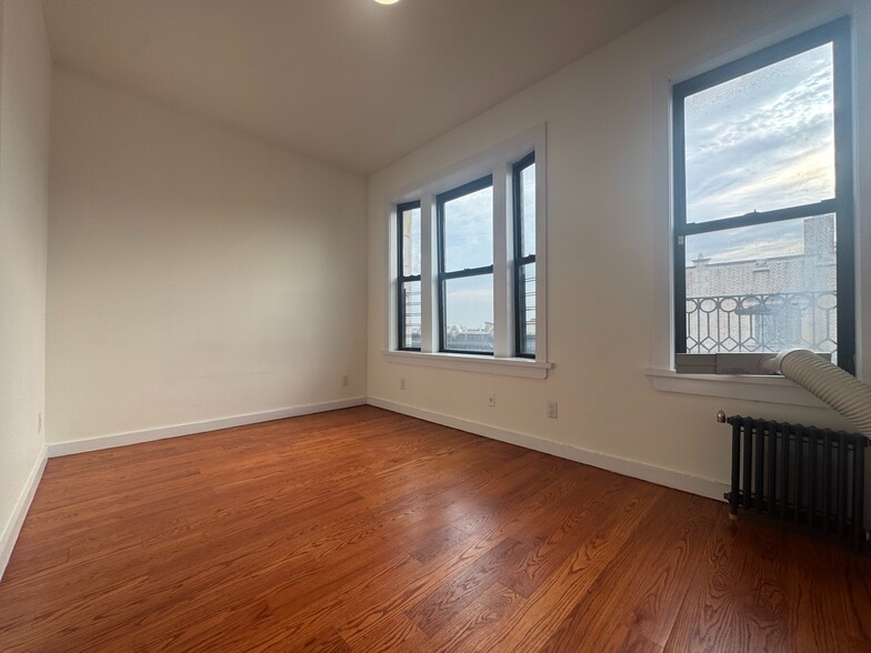 Building Photo - 452 Fort Washington Ave