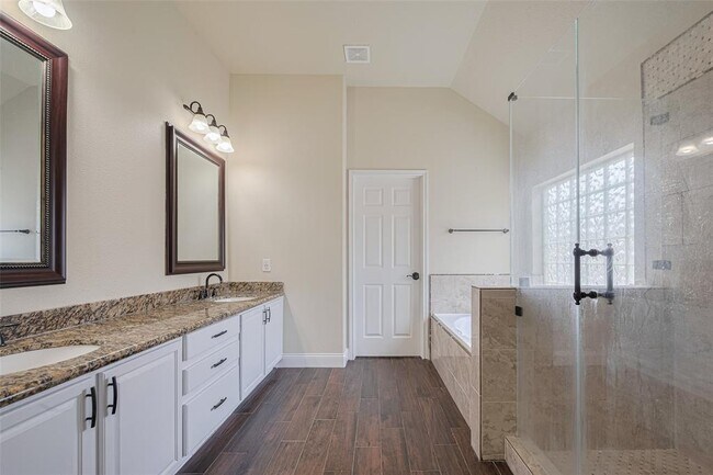 Building Photo - 5703 Saragosa Dr