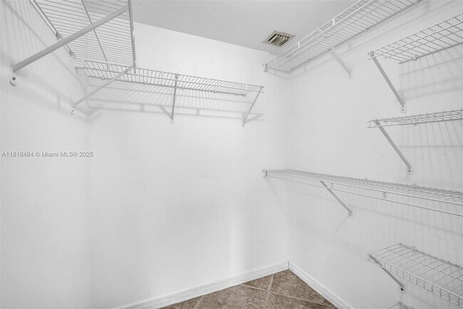 Building Photo - 2474 Centergate Dr