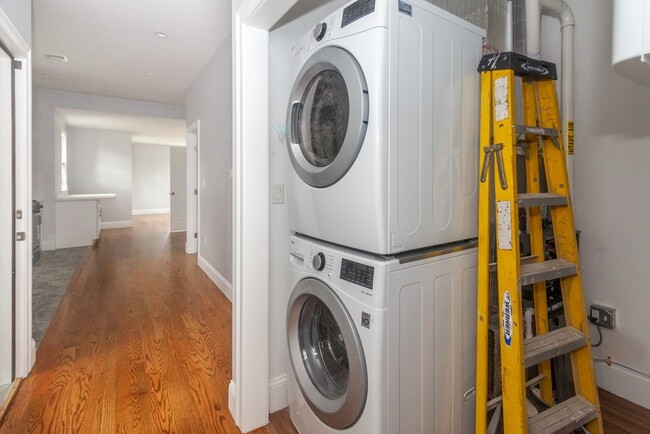 Building Photo - 72 Buttonwood St