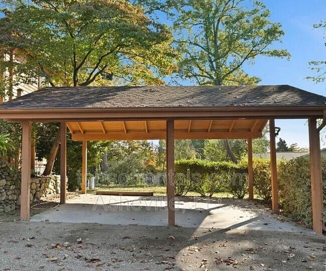 Building Photo - 581 Courtwood Ln