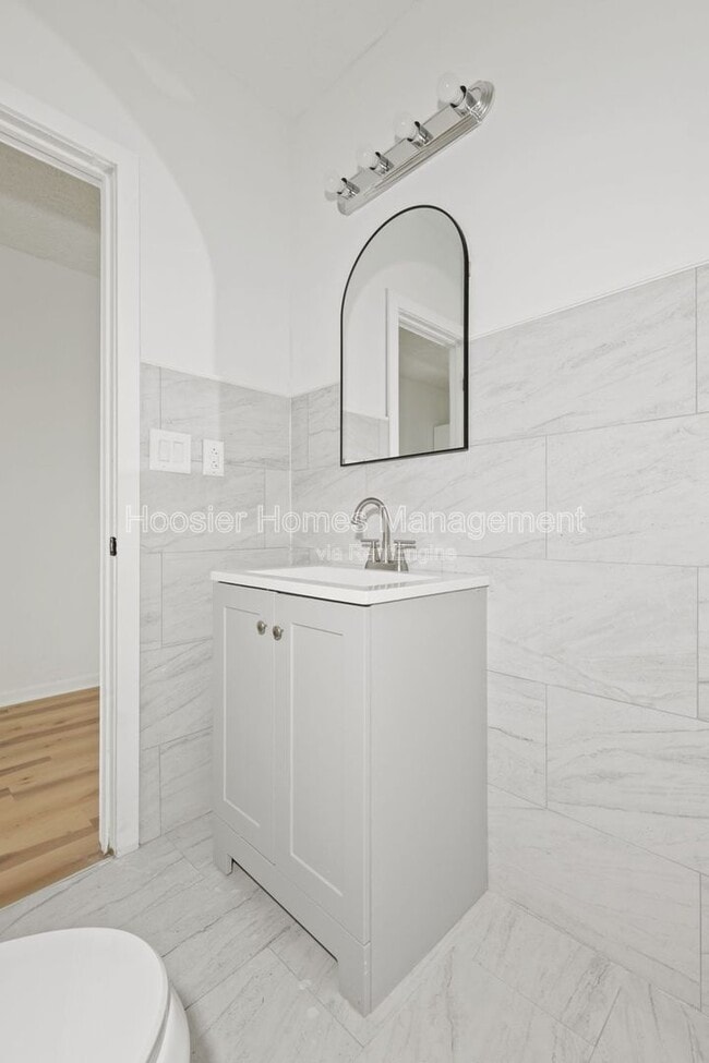 Building Photo - 822 N Bradley Ave