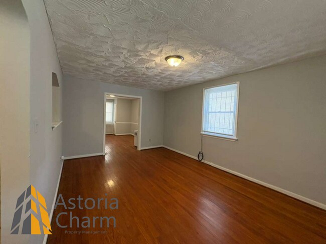 Building Photo - Conveniently Located 3 Bedroom with Privat...