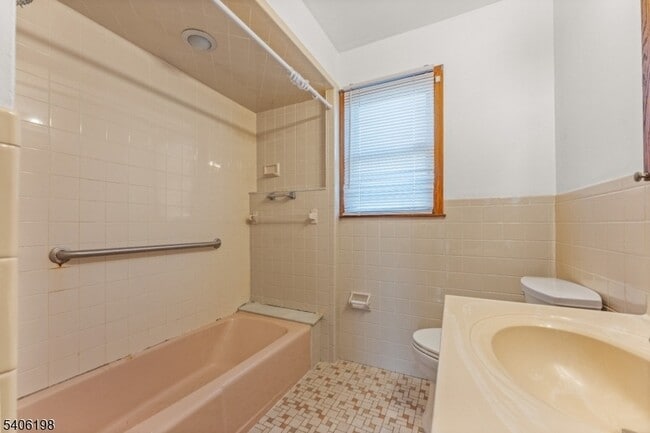 Building Photo - 27 E Madison Ave