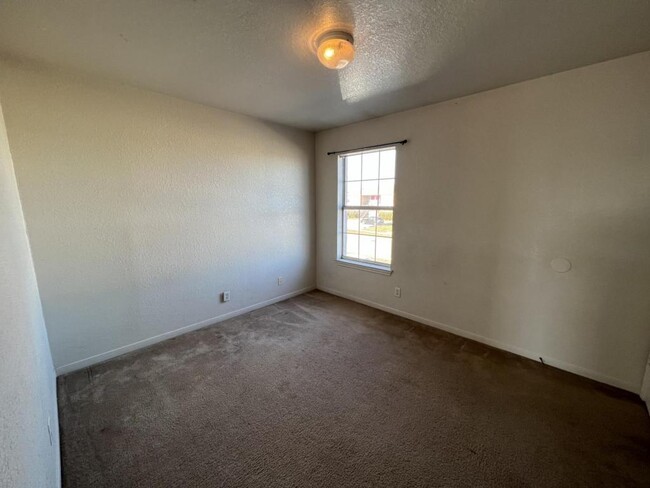Building Photo - 1402 Dugger Cir