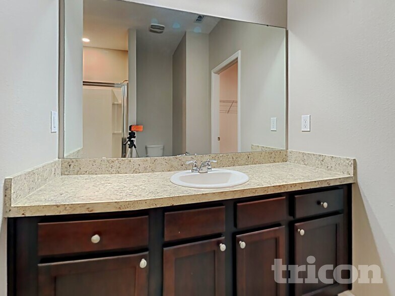 Building Photo - 16435 Winding Blossom Dr