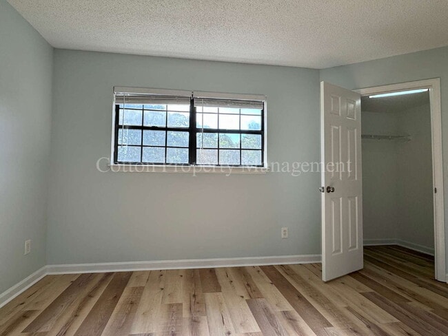 Building Photo - 1731 S 41st St